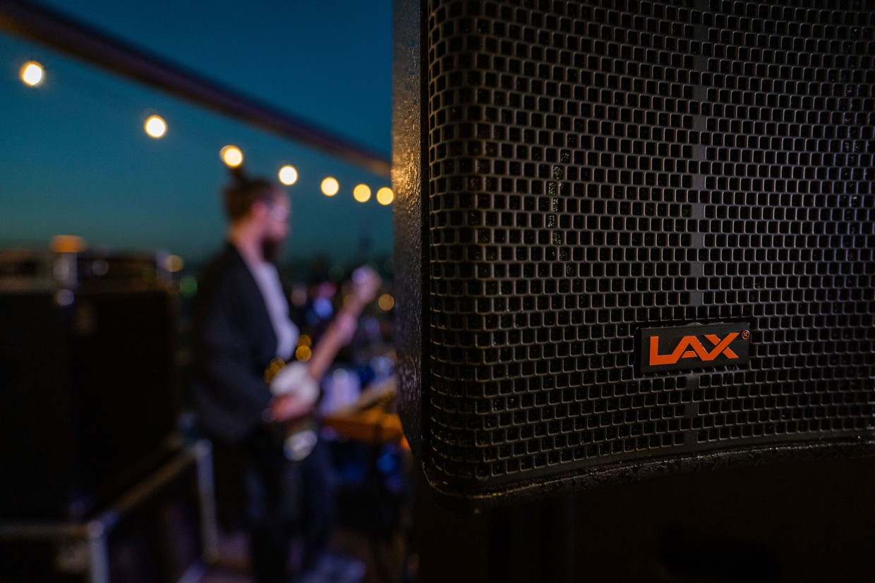 Компания LAX отметила свое 30-летие незабываемым Джазовым концертом на крыше